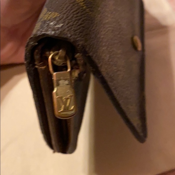 SOLD *Authentic* LOUIS VUITTON Wallet - Picture 4 of 6